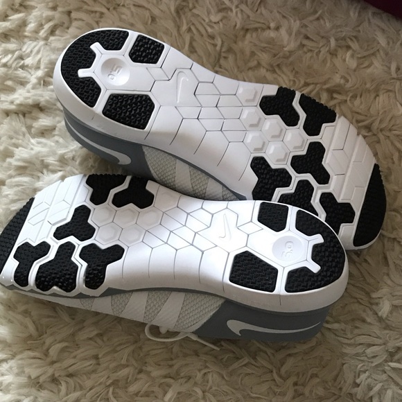 Nike White and Gray Athletic Shoes - Picture 5 of 6